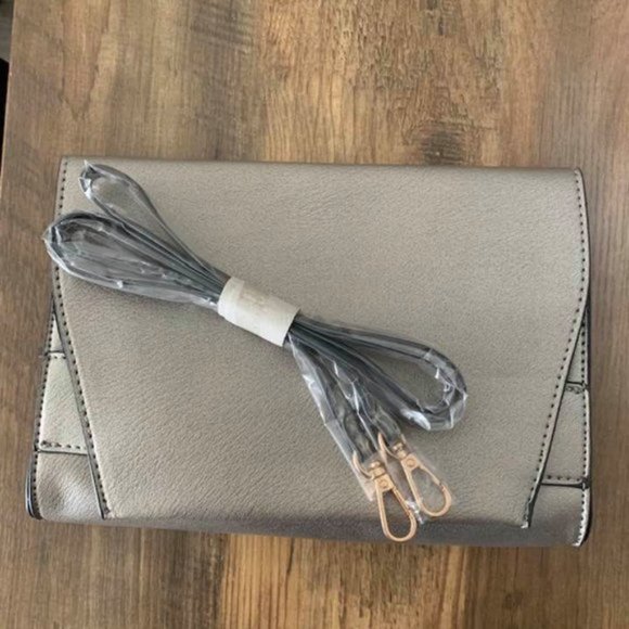 NEW Summer & Rose Silver Gray Clutch with Removable Shoulder Strap - Picture 2 of 4